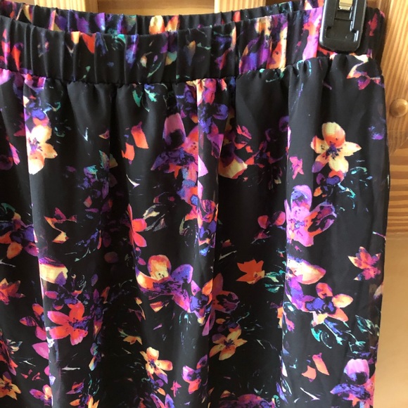 Decree Floral and Crochet Skirt - Picture 2 of 9